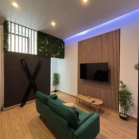 L Evazion Jacuzzi דירה *