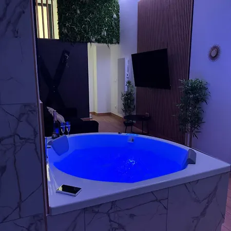 L Evazion Jacuzzi דירה *