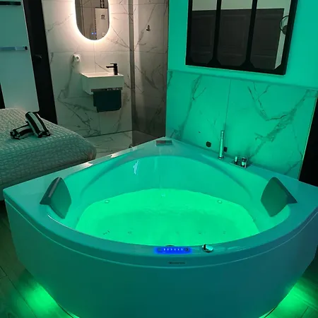 דירה L Evazion Jacuzzi *